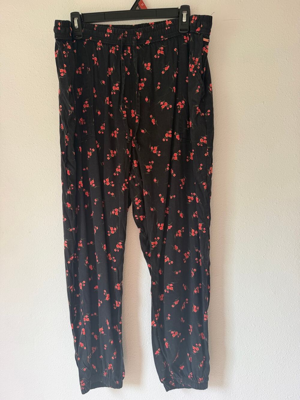 Victoria's Secret Pink Black Red Rose Floral Print Drawstring Cuffed Joggers XL